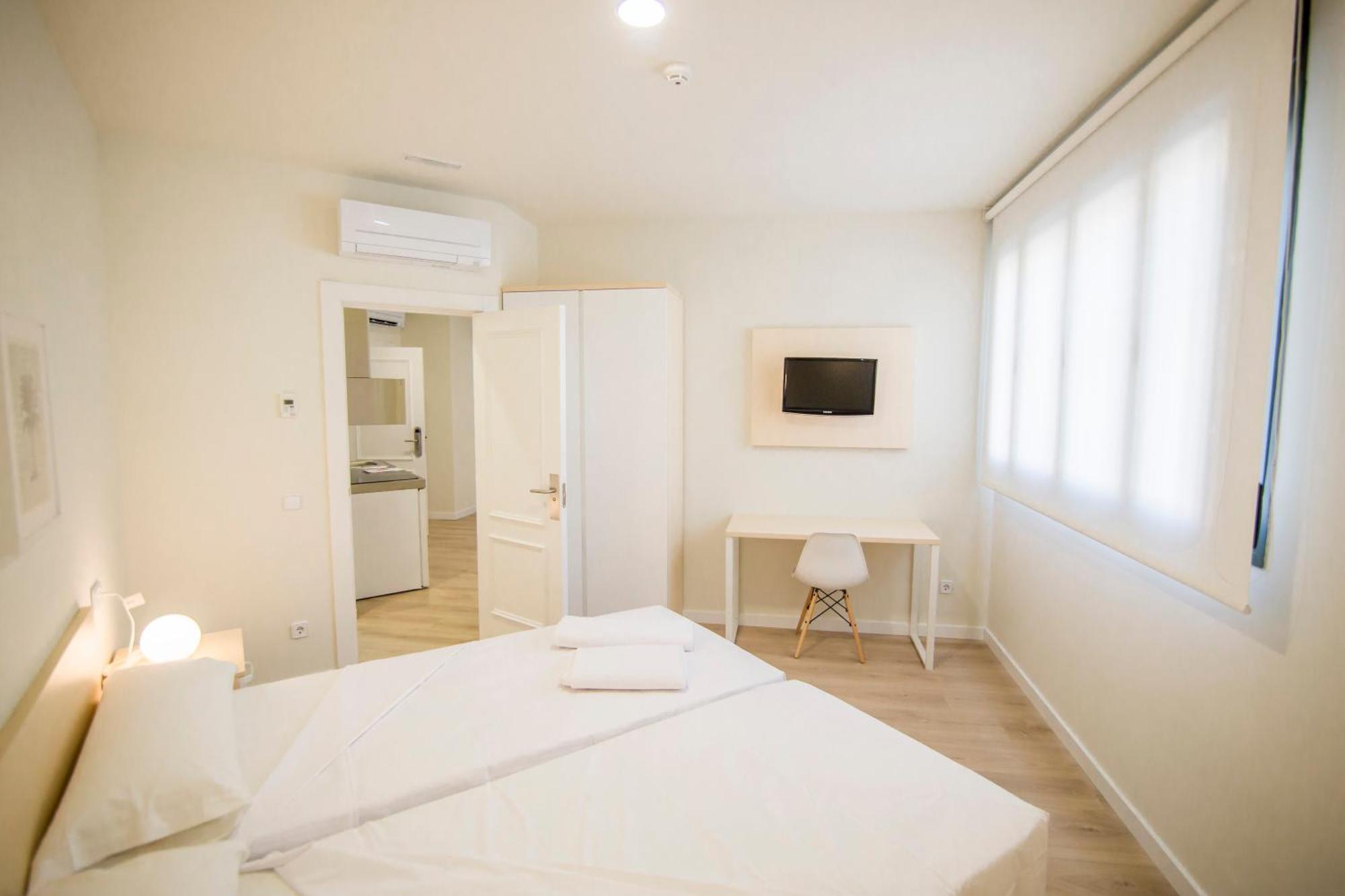 Apartamentos Plaza De Santiago - Estudios Turisticos - 1 Llave Пинто Екстериор снимка