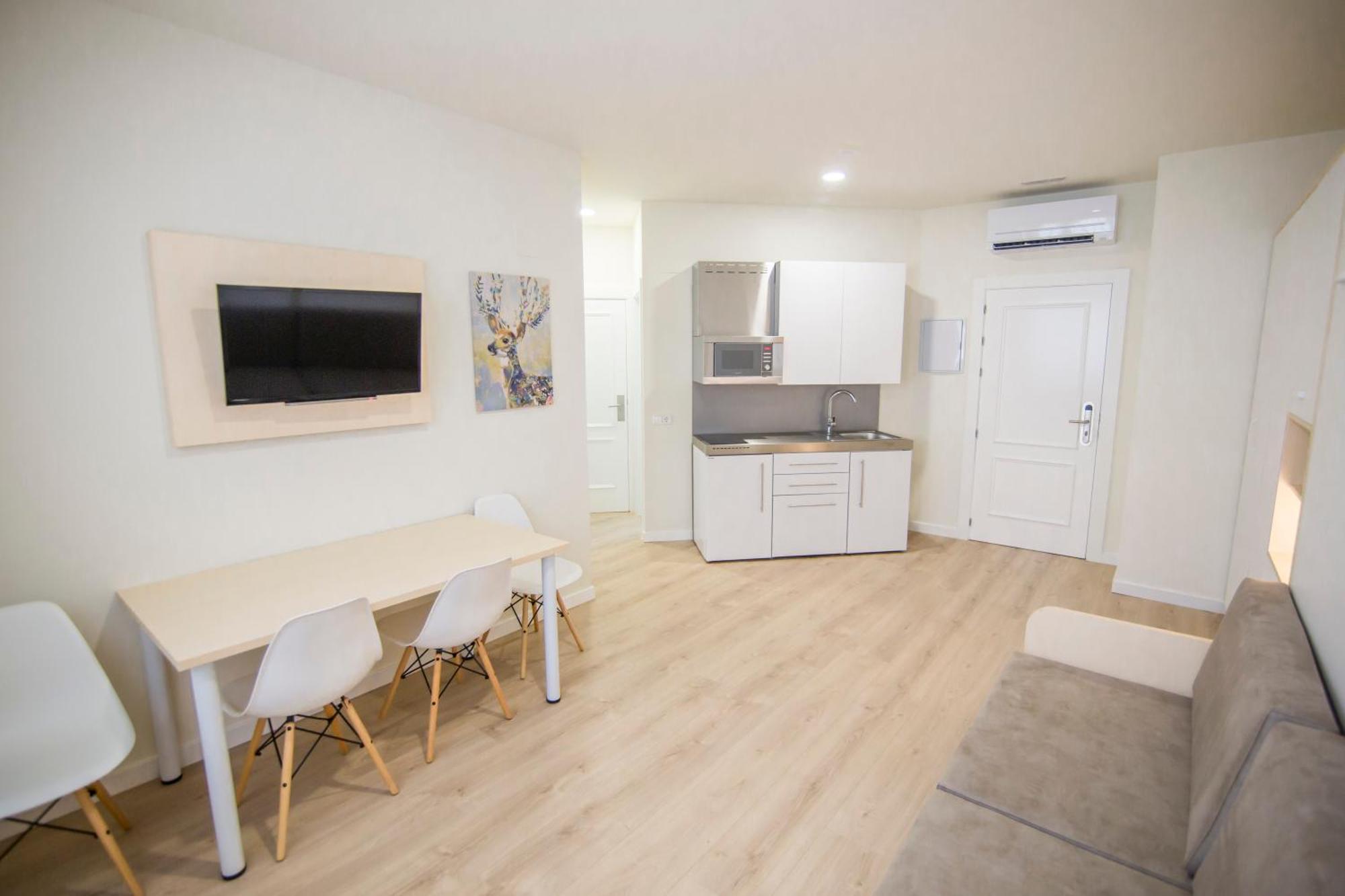 Apartamentos Plaza De Santiago - Estudios Turisticos - 1 Llave Пинто Екстериор снимка