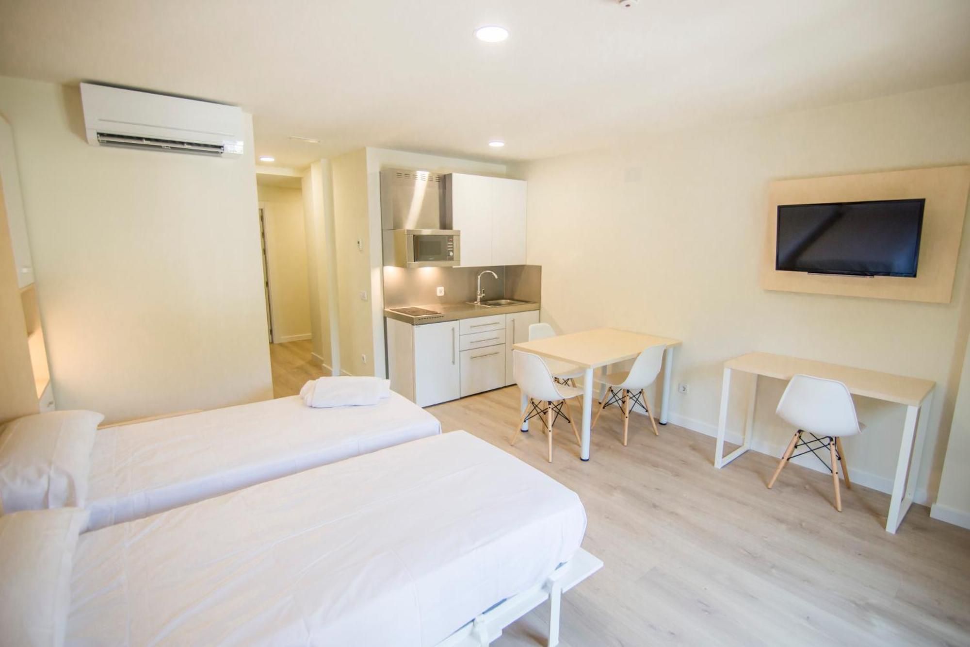 Apartamentos Plaza De Santiago - Estudios Turisticos - 1 Llave Пинто Екстериор снимка