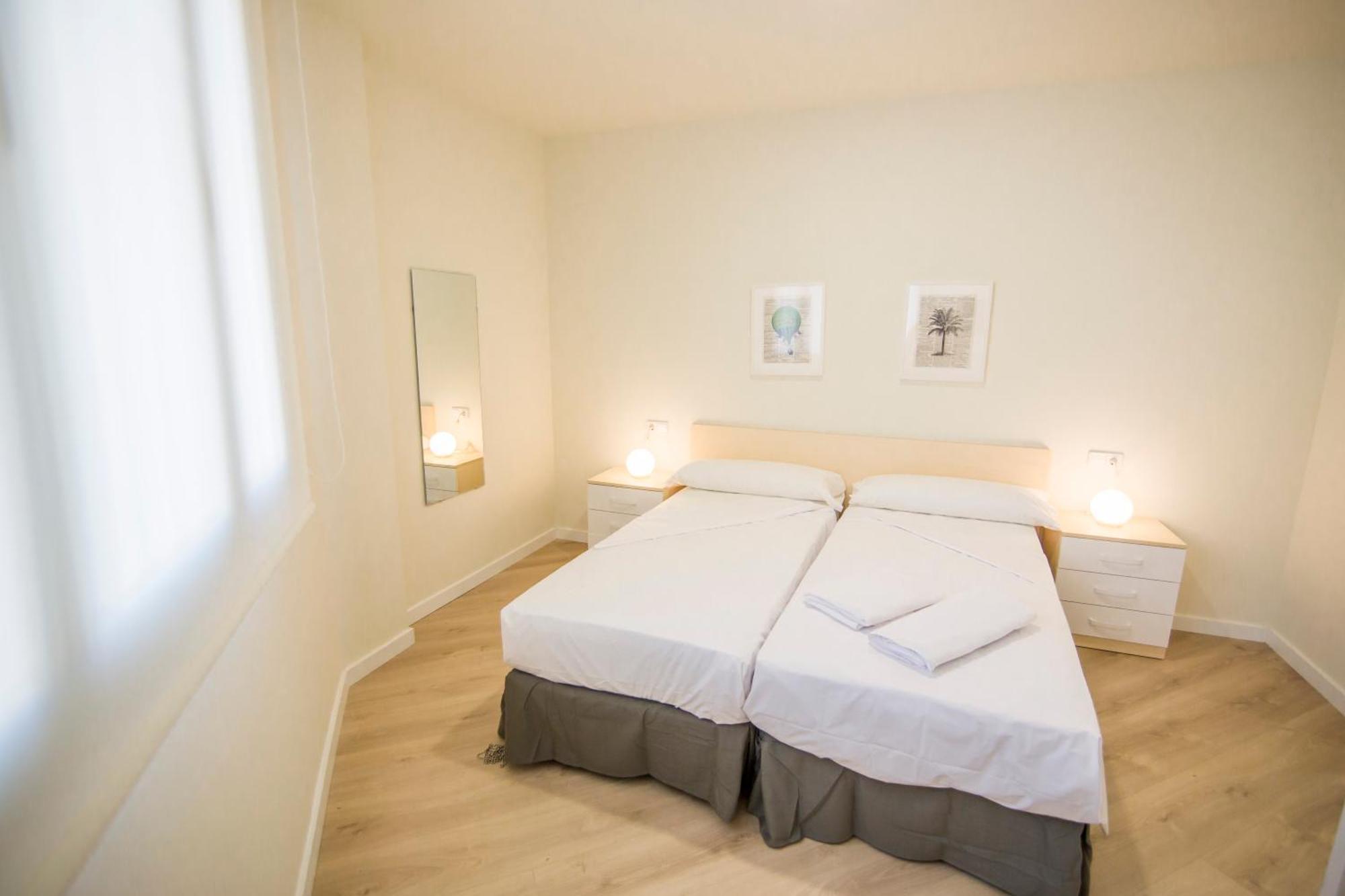 Apartamentos Plaza De Santiago - Estudios Turisticos - 1 Llave Пинто Екстериор снимка
