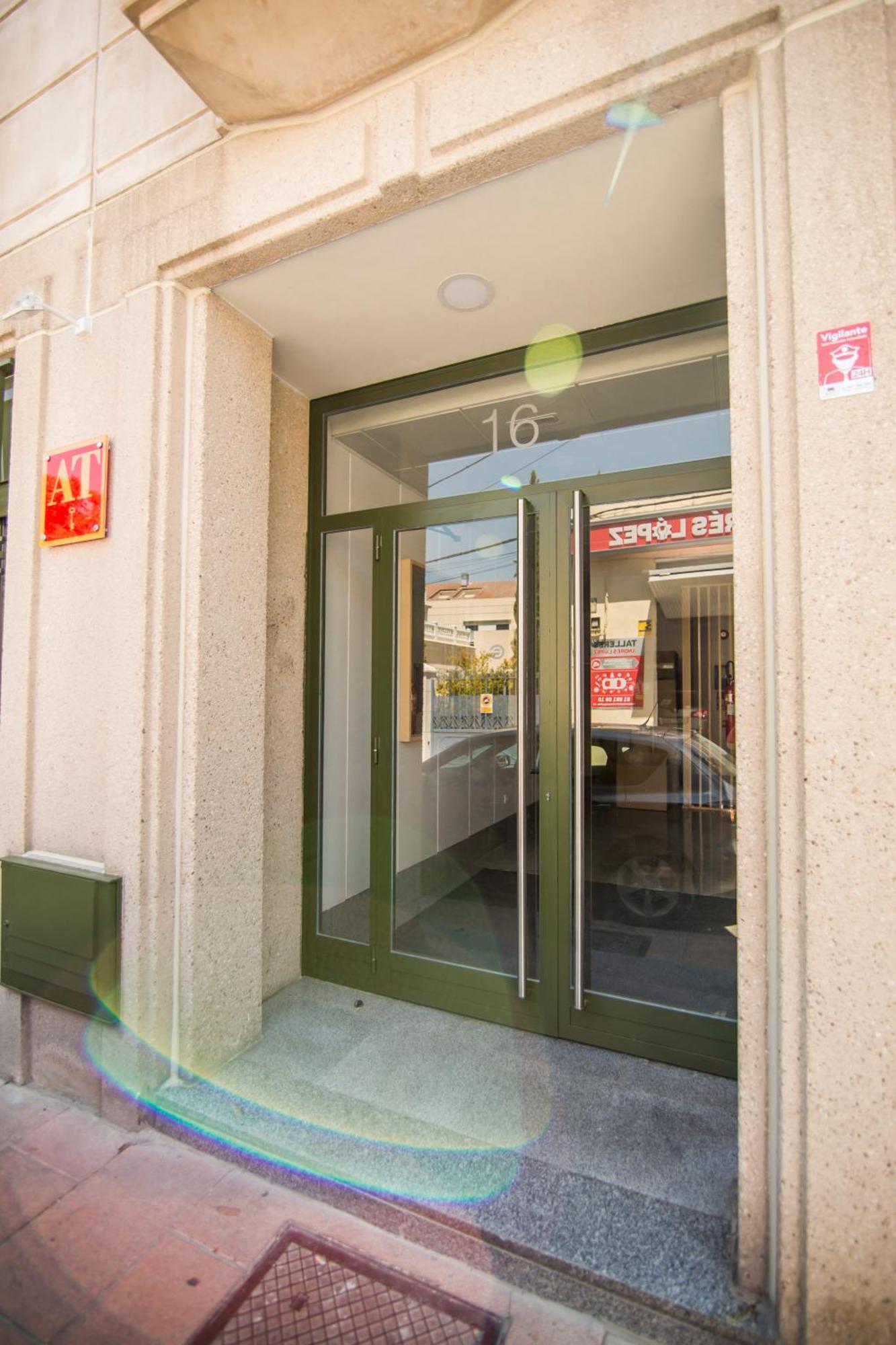 Apartamentos Plaza De Santiago - Estudios Turisticos - 1 Llave Пинто Екстериор снимка